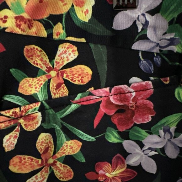 Lands End Women’s Shorts 18 Midrise Floral Garden Colorful Art To Wear - Picture 4 of 5